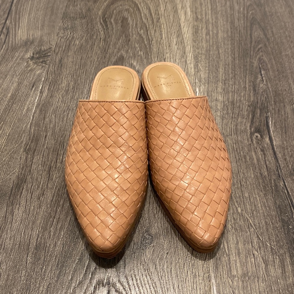 Marc Fisher Garrett Pointed Mule - size 5